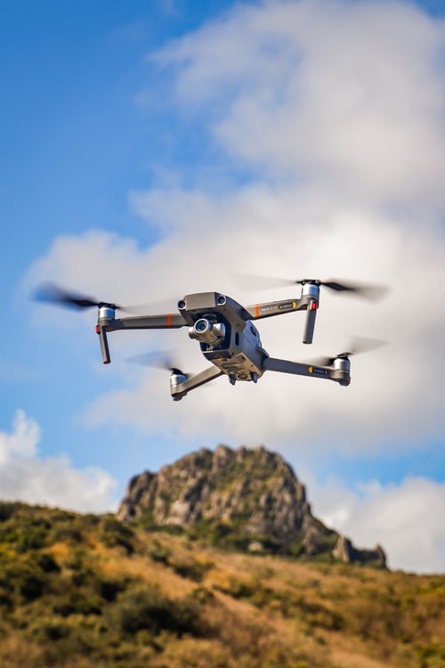 Un algorithme permet aux essaims de drones de naviguer dans un environnement inconnu.